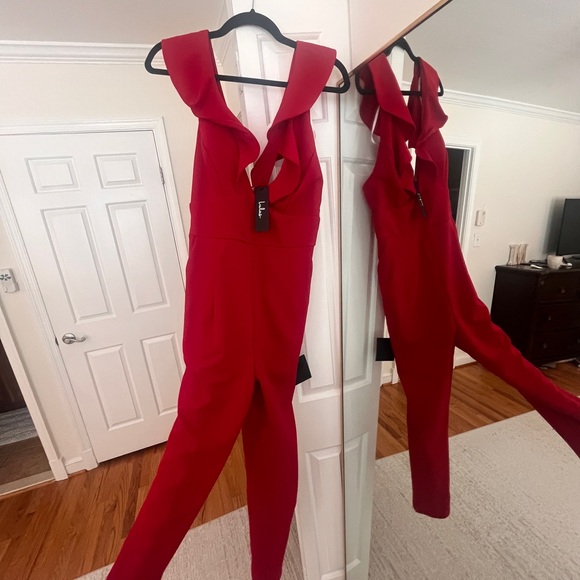 Lulu's Leilani Red Ruffled Jumpsuit Size M - Picture 4 of 10